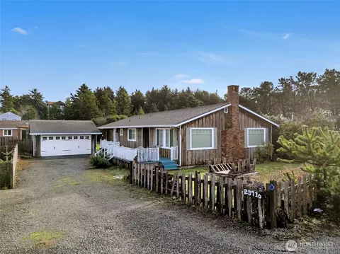 23716 J Pl, Ocean Park, WA 98640