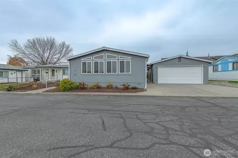1705 Twins Peaks Dr, Wenatchee, WA 98801