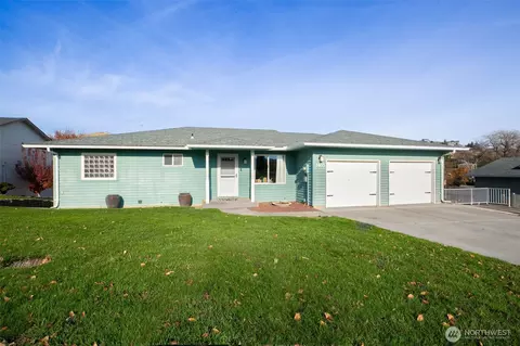 1403 W Cherry Ave, Selah, WA 98942