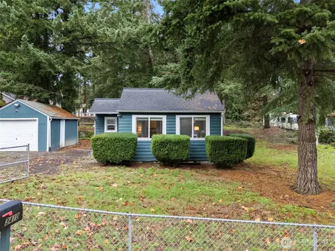 3410 NW Morgan Ln, Bremerton, WA 98312
