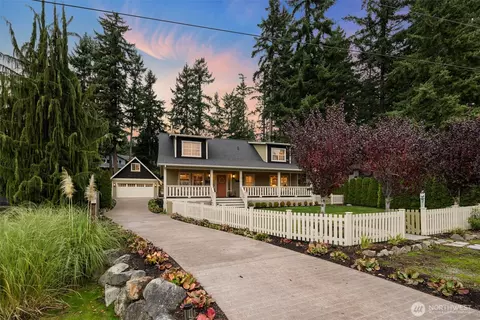 375 Glengarry Dr, Camano Island, WA 98282