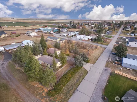 511 W 1st St, Waterville, WA 98858