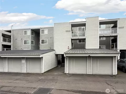 22215 6th Ave S #106, Des Moines, WA 98198