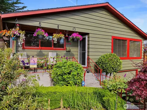 7139 Wright Ave SW, Seattle, WA 98136