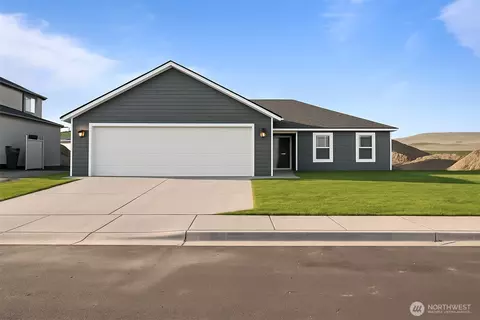 106 Poplar St NE, Royal City, WA 99357