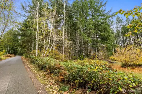 3 Larson Ln NW, Seabeck, WA 98380