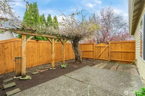 Exterior - 19504 SE 24th #B, Bothell, WA 98012 photo 2 of 5