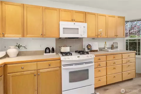 Kitchen - 19504 SE 24th #B, Bothell, WA 98012 photo 2 of 5