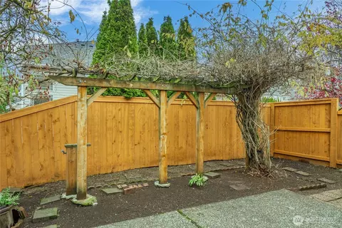 Exterior - 19504 SE 24th #B, Bothell, WA 98012 photo 3 of 5