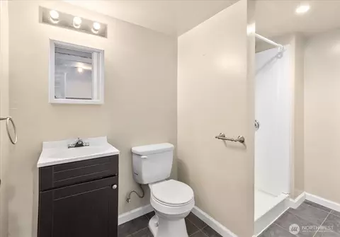 Bath - 1016 Rockefeller Ave, Everett, WA 98201 photo 3 of 3