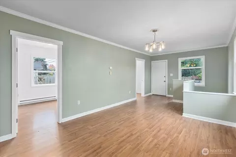 Living - 1016 Rockefeller Ave, Everett, WA 98201 photo 3 of 3