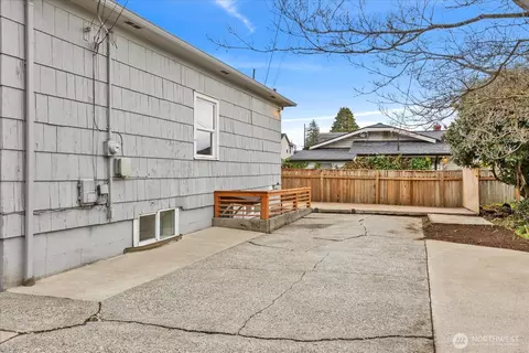 Exterior - 1016 Rockefeller Ave, Everett, WA 98201 photo 3 of 3