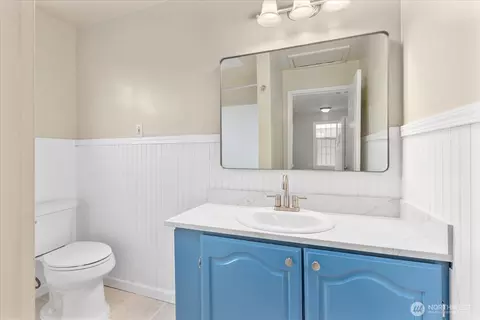 Bath - 1016 Rockefeller Ave, Everett, WA 98201 photo 1 of 3