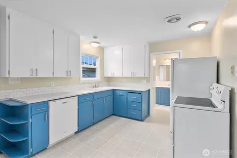 Kitchen - 1016 Rockefeller Ave, Everett, WA 98201 photo 1 of 2