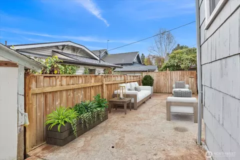 Exterior - 1016 Rockefeller Ave, Everett, WA 98201 photo 2 of 3