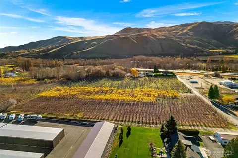 3765 Iroquois Ln, Wenatchee, WA 98801