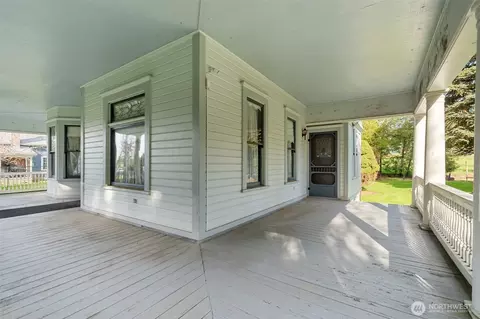 Exterior - 1110 D St, Vader, WA 98593 photo 6 of 14
