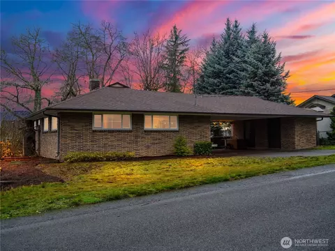 723 21st Ave SW, Puyallup, WA 98371