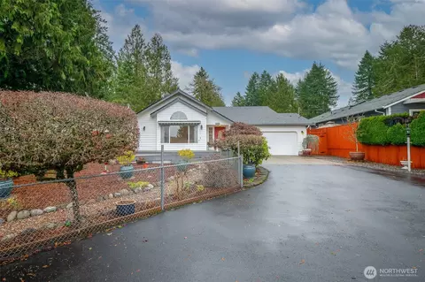 9800 Steamboat Island Rd NW, Olympia, WA 98502