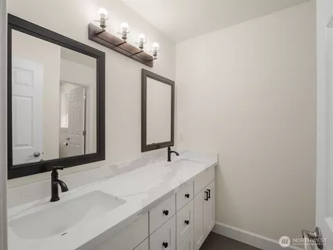 Bath - 4620 151st Pl SE, Everett, WA 98208 photo 2 of 6