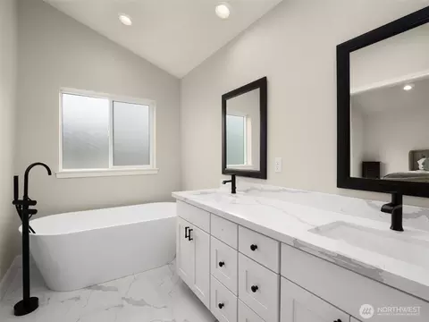 Bath - 4620 151st Pl SE, Everett, WA 98208 photo 5 of 6