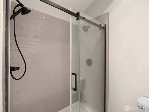 Bath - 4620 151st Pl SE, Everett, WA 98208 photo 6 of 6
