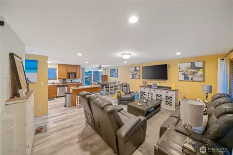 20827 59th Pl W, Lynnwood, WA 98036