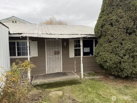 314 Liberty Ave, Granger, WA 98932