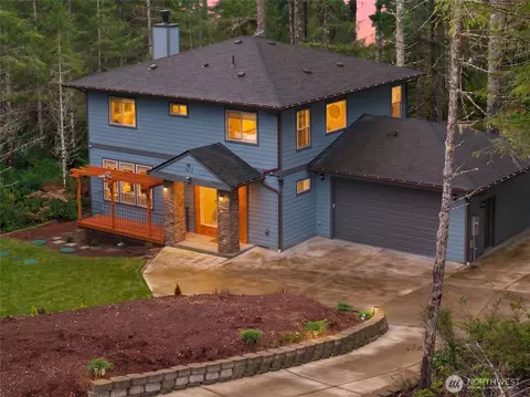 40 E Susan Ct, Union, WA 98592