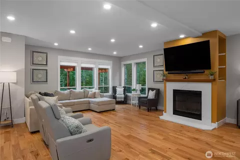 40 E Susan Ct, Union, WA 98592
