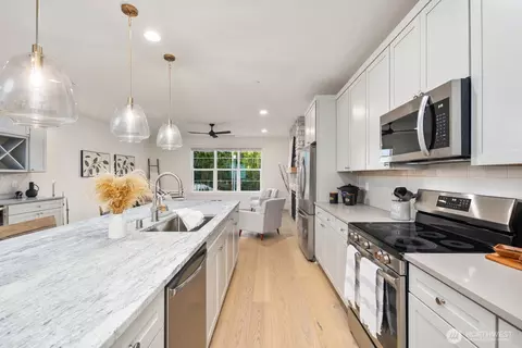 Kitchen - 20 160th Pl SE, Bothell, WA 98012 photo 4 of 6