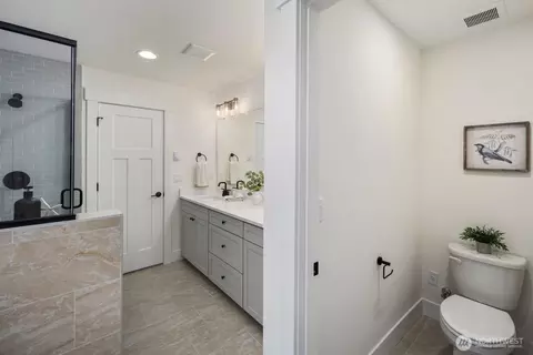 Bath - 20 160th Pl SE, Bothell, WA 98012 photo 4 of 7