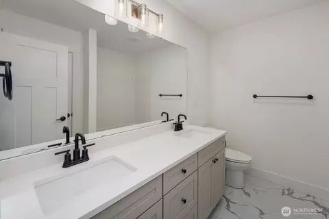 Bath - 20 160th Pl SE, Bothell, WA 98012 photo 5 of 7