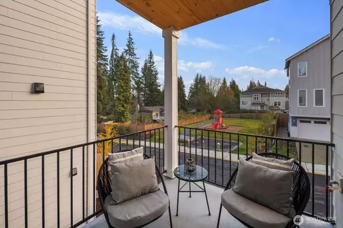 Exterior - 20 160th Pl SE, Bothell, WA 98012 photo 2 of 3