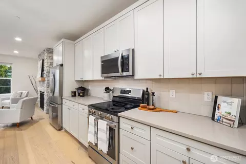 Kitchen - 20 160th Pl SE, Bothell, WA 98012 photo 3 of 6