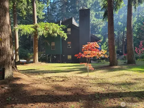6991 High Meadow Dr, Clinton, WA 98236