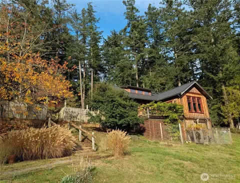 585 White Beach Rd, Eastsound, WA 98245