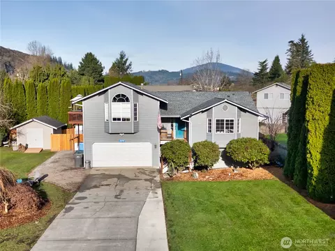 20795 Carolann Pl, Burlington, WA 98233