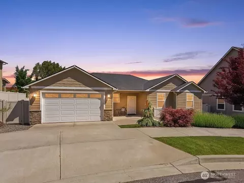 1738 Skylar Ct, Wenatchee, WA 98801