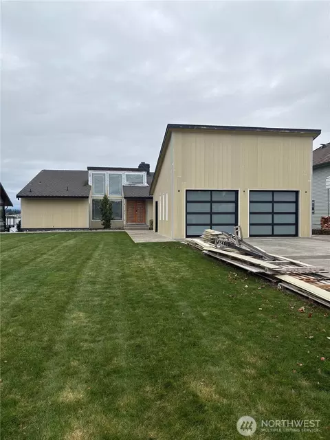 4433 185th Ave E, Lake Tapps, WA 98391