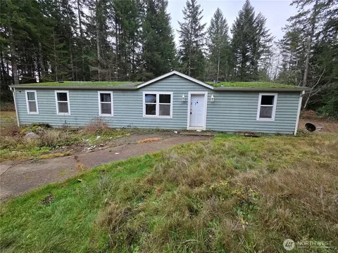 1104 E Alderwood Rd, Belfair, WA 98528