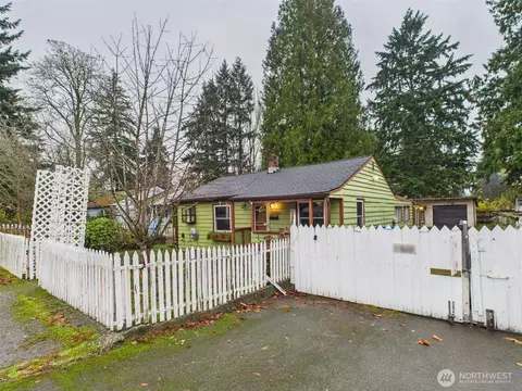15822 26th Ave NE, Shoreline, WA 98155