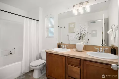 Bath - 3601 223rd Pl SE, Bothell, WA 98021 photo 3 of 4