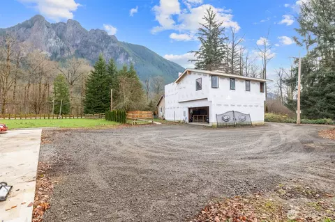 42714 SE 100th St, North Bend, WA 98045