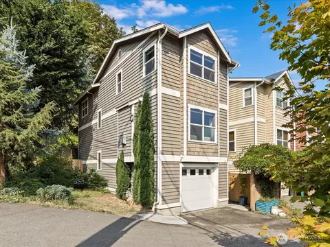 3018 SW Hinds St, Seattle, WA 98126