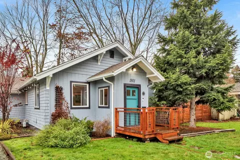 1801 S 6th St, Mount Vernon, WA 98273