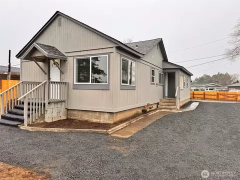 9840 Olympic Dr NE, Moses Lake, WA 98837