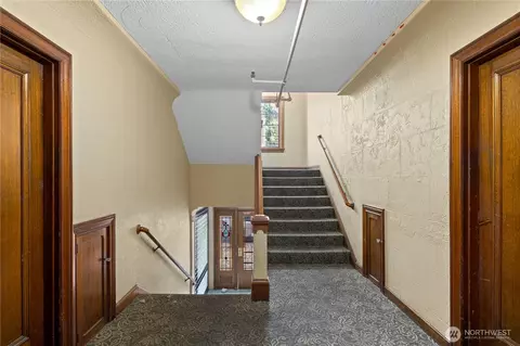 Entry Way - 409 10th Ave E, Seattle, WA 98102 photo 3 of 7