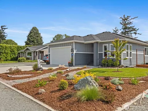 880 S Pine St, Burlington, WA 98233