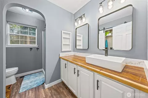 Bath - 22810 56th Ave E, Spanaway, WA 98387 photo 2 of 3